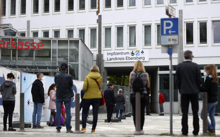 Γερμανία: Επιστρέφουν τα δωρεάν τεστ – Σε κατάσταση «καταστροφής» η Βαυαρία