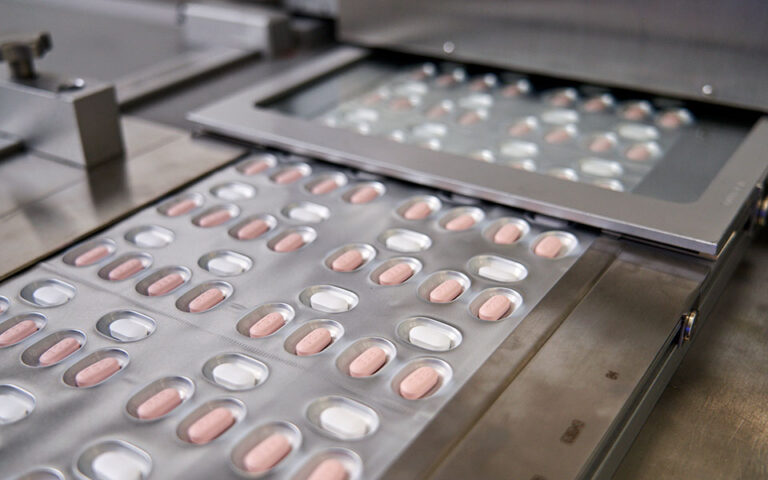 EMA: Ξεκινάει η αξιολόγηση για το χάπι της Pfizer