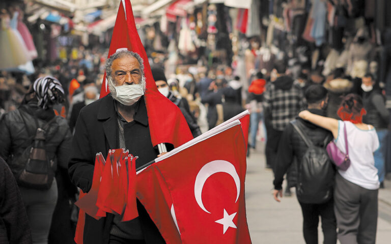 Τουρκία: Η βύθιση της λίρας, το «σωσίβιο» των ΗΑΕ και η επόμενη μέρα για τον Ερντογάν