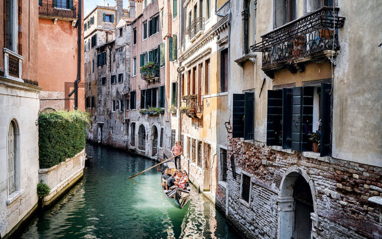 «Η Βενετία σαπίζει κομμάτι κομμάτι» – SOS για τη στατικότητα των κτιρίων