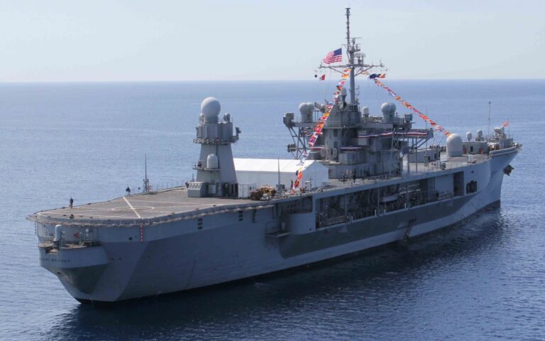 Ρωσία: Υπό στενή παρακολούθηση το USS Mount Whitney του αμερικανικού ναυτικού