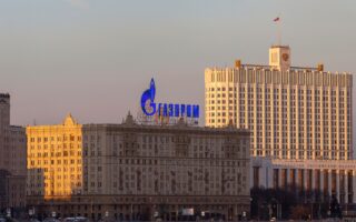 Μπορεί οι καταναλωτές στην Ευρώπη να βάλουν βαθιά το χέρι στην τσέπη τον φετινό χειμώνα για να θερμάνουν το σπίτι τους, αλλά οι μέτοχοι της Gazprom αναμένουν μεγάλα κέρδη, καθώς η εκτόξευση της κερδοφορίας θα τους εξασφαλίσει το υψηλότερο μέρισμα που έχει δώσει ο ενεργειακός κολοσσός στην ιστορία του. (Shutterstock)