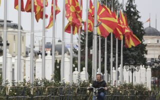 H συνεχιζόμενη καθυστέρηση έναρξης των ενταξιακών διαπραγματεύσεων της Βόρειας Μακεδονίας έχει θέσει υπό αμφισβήτηση τη δέσμευση των Δυτικών ηγετών και έχει ανοίξει την πόρτα στην Κίνα και στη Ρωσία. (A.P. PHOTO/VISAR KRYEZIU)