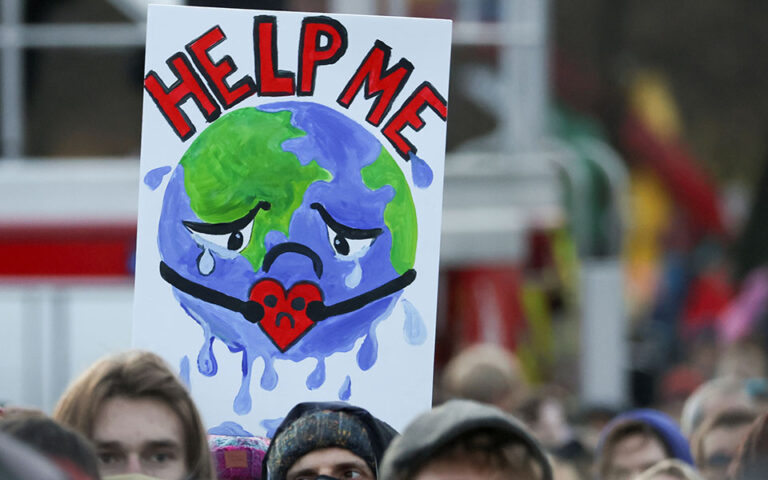 Κλιματική αλλαγή: Δεκάδες χιλιάδες διαδηλωτές στη Γλασκώβη και ανά τον κόσμο