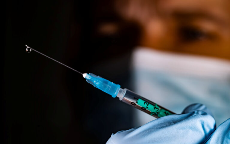 Κορωνοϊός: Ανοιχτό το ενδεχόμενο νέων μέτρων για ανεμβολίαστους