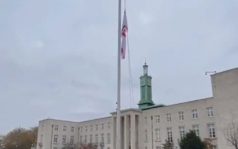 Βρετανία: Αντιδράσεις για την έπαρση σημαίας του ψευδοκράτους σε δημαρχείο του Λονδίνου (βίντεο)