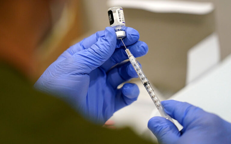 Κορωνοϊός – Pfizer: 100% αποτελεσματικό το εμβόλιο σε εφήβους 12-15 ετών