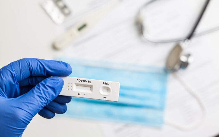 Ηράκλειο: Αφαίρεση άδειας στον φαρμακοποιό που συνελήφθη για πλαστά rapid test