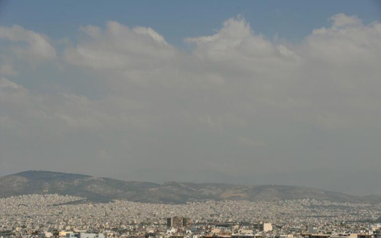 Έρευνα – ατμοσφαιρική ρύπανση: Πώς η Αθήνα θα μπορούσε να αποφύγει 3.433 πρόωρους θανάτους ετησίως