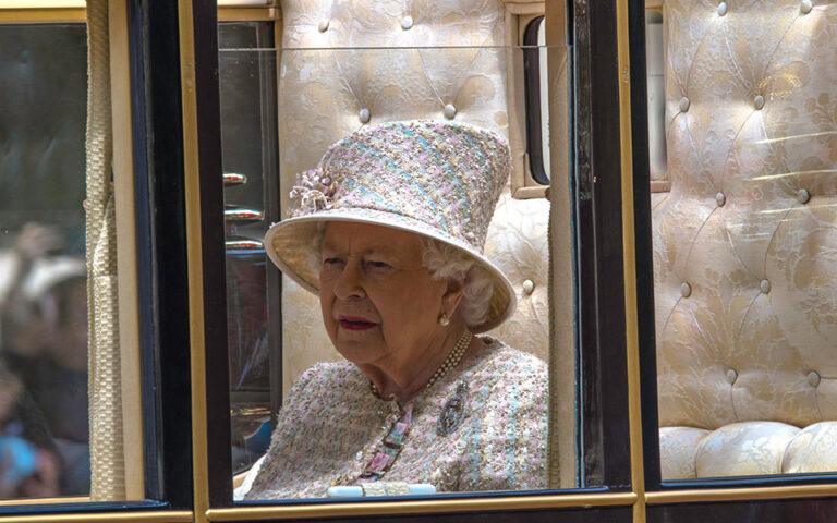 Βασίλισσα Ελισάβετ: Έντονη ανησυχία για την υγεία της