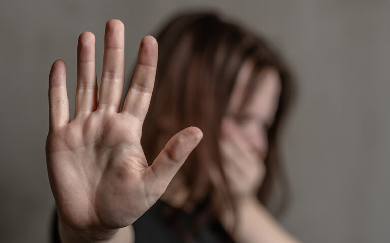 Κακοποίηση γυναικών, τα σημάδια που «φωνάζουν»