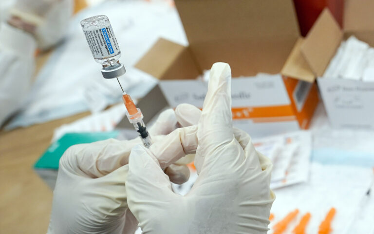 Εμβολιασμός: Κίνητρα για τη λήψη τρίτης δόσης