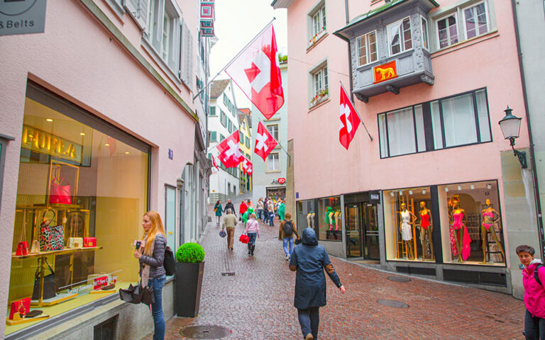 Κορωνοϊός: Η Ελβετία αντιμέτωπη με το 5ο κύμα αλλά δεν λαμβάνει νέα μέτρα
