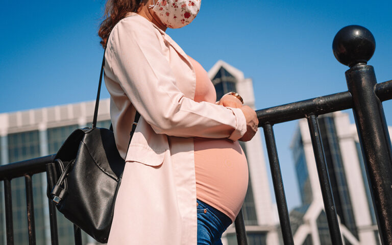 Podcast: Εγκυμοσύνη και εμβόλια – Μια συζήτηση με την καθηγήτρια Μαιευτικής του ΕΚΠΑ, Σοφία Καλανταρίδου