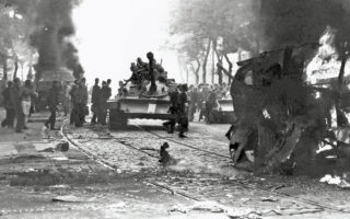 Σοβιετικά τανκς σε δρόμο της Πράγας. Για την καταστολή της Ανοιξης της Πράγας το Σύμφωνο της Βαρσοβίας έστειλε 4.600 τανκς και 160.000 στρατιώτες.