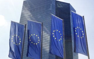 Η ΕΚΤ δεν θέλει να επαναλάβει τα λάθη του παρελθόντος και να οδηγήσει σε χρηματοοικονομικό κατακερματισμό την Ευρωζώνη. (AP)