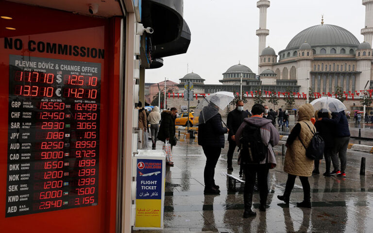 Τουρκία: Ο οίκος S&P υποβάθμισε την προοπτική του αξιόχρεου του δημοσίου