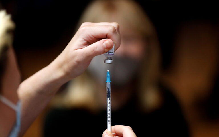 Τρίτη δόση: Pfizer και Μoderna τα πιο αποτελεσματικά – Tι έδειξε νέα μελέτη για όλους τους συνδυασμούς εμβολίων