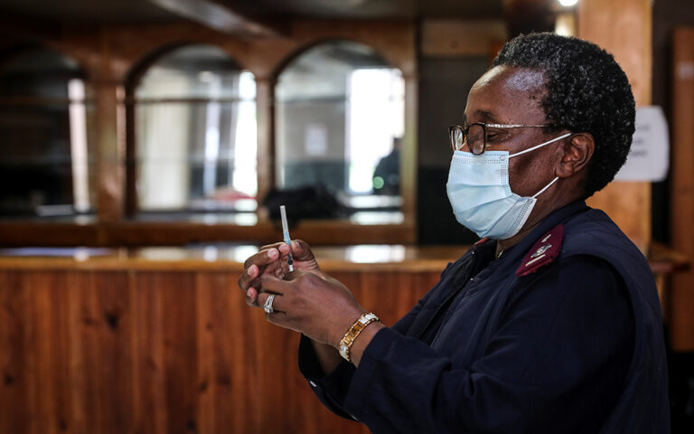 Νότια Αφρική: «To κύμα της μετάλλαξης Όμικρον υποχωρεί» – Χαλάρωση των περιοριστικών μέτρων