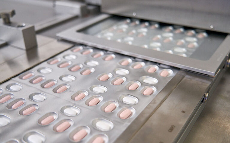 Βρετανία: «Πράσινο φως» για το χάπι της Pfizer κατά του κορωνοϊού