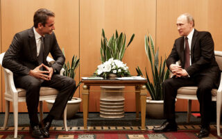 Στιγμιότυπο από παλαιότερη συνάντηση του κ. Μητσοτάκη με τον κ. Πούτιν (φωτ. ΙΝΤΙΜΕ).