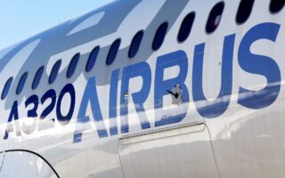 Η τιμή μετοχής της Airbus κατά τις χθεσινές πρωινές συναλλαγές είχε μια άνοδο της τάξεως του 0,4%, ενώ συνολικά από τις αρχές της χρονιάς έχει σωρεύσει κέρδη 14%. (REUTERS)