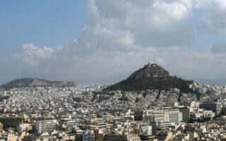 H αγορά κατοικίας έχει εισέλθει σε νέο ανοδικό κύκλο, κυρίως στα δύο μεγάλα αστικά κέντρα, Αθήνα και Θεσσαλονίκη. (ΑΠΕ)