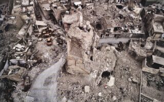 Ερείπια του μιναρέ του Αλ Χάντμπα, του Μεγάλου Τεμένους στη Μοσούλη του 1172, που καταστράφηκε από το ISIS το 2017. (UNESCO)