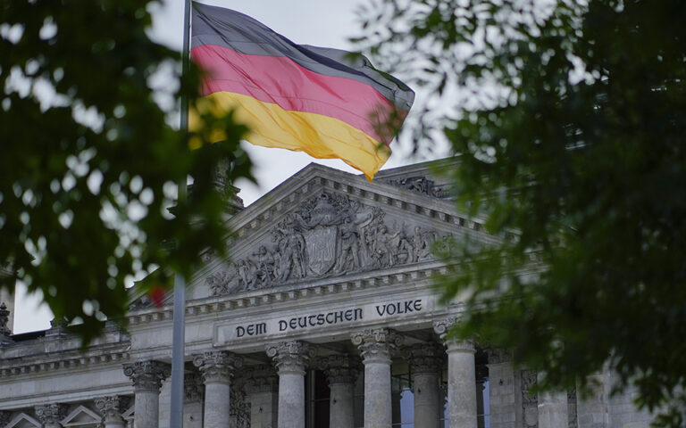 Βερολίνο: «Εντελώς αδικαιολόγητη» η απέλαση δύο Γερμανών διπλωματών από τη Ρωσία