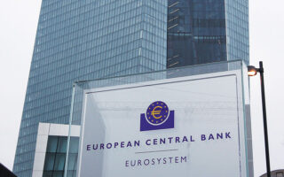 Οι επενδυτές αναμένουν με ενδιαφέρον τις σημερινές ανακοινώσεις της ΕΚΤ.