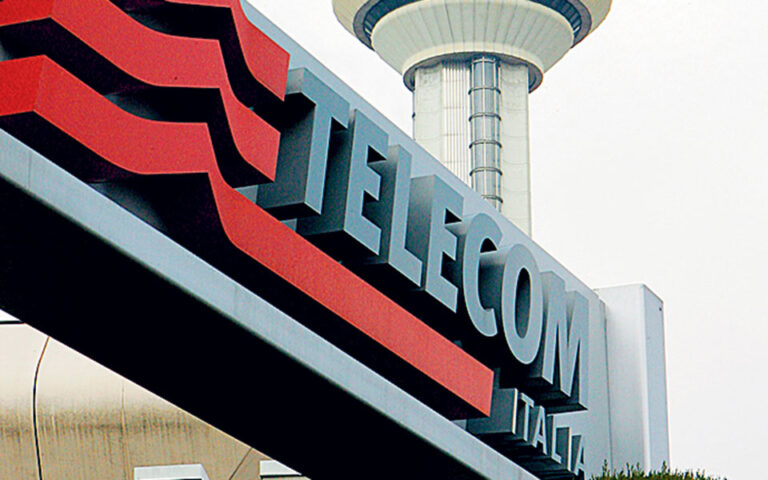 Αμφίβολη η εξαγορά της Telecom Italia από το fund KKR