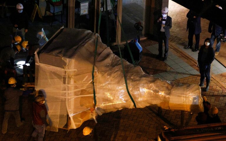 Χονγκ Κονγκ: Ξήλωσαν το μνημείο για τη σφαγή στην Πλατεία Τιεν Αν Μεν (εικόνες)