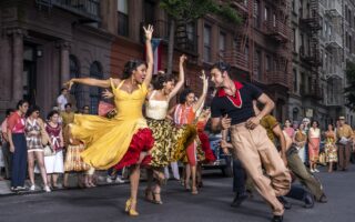 Η συμμετοχή των Πορτορικανών ηθοποιών σίγουρα χαρίζει έξτρα πόντους αυθεντικότητας στο «West Side Story» του Στίβεν Σπίλμπεργκ, το οποίο καταφέρνει να ζωντανέψει πειστικά στην οθόνη και στη θρυλική γειτονιά της Νέας Υόρκης.