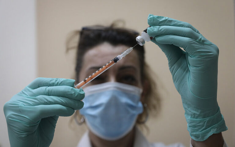 Κορωνοϊός: Τα εμβόλια έσωσαν ήδη 20 εκατ. ζωές παγκοσμίως, αναφέρει μελέτη