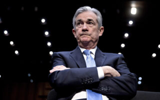 O διοικητής της Fed J. Powell έχει ήδη συνταξιοδοτήσει τον όρο «προσωρινός» για τον πληθωρισμό. (A.P.)