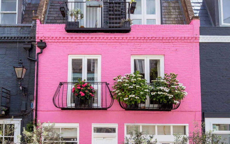 Love Actually: Πωλείται το ροζ σπίτι της διάσημης ταινίας