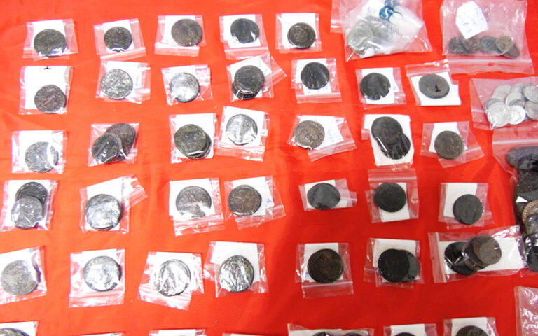 Σέρρες: Πατέρας και κόρη κατείχαν πάνω από 500 αρχαία νομίσματα μεγάλης αξίας