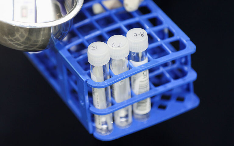 Κορωνοϊός – Ε.Ε.: Αναπτύχθηκε νέο τεστ PCR ειδικά για την Όμικρον