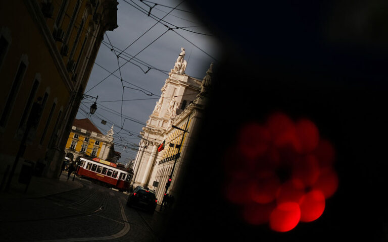 Η Πορτογαλία προετοιμάζεται για ρεκόρ κρουσμάτων λόγω Όμικρον