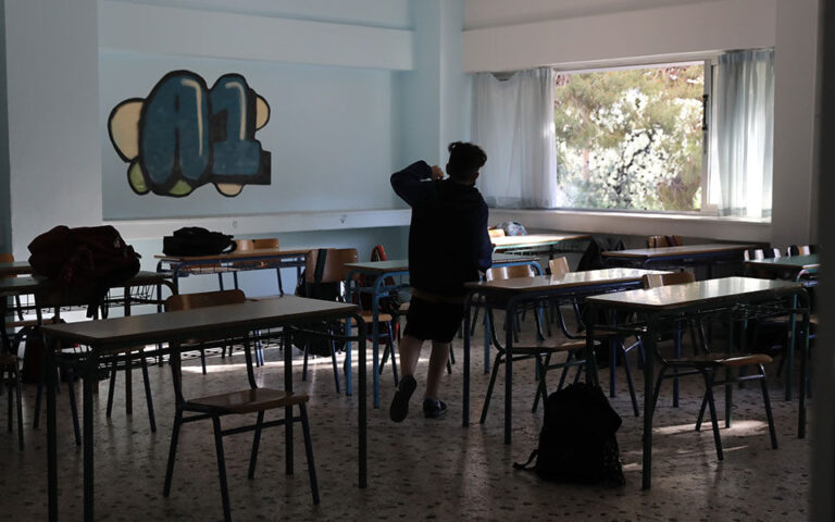 «Στέκι» νεαρών βανδάλων δημοτικό σχολείο στην Καισαριανή