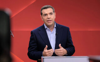 al-tsipras-i-genia-toy-alexi-dokimazetai-apo-politikes-mesaiona0