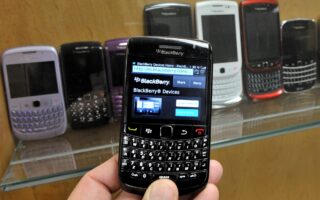 Τα BlackBerry, με το κλασικό πληκτρολόγιό τους, σύστησαν στο καταναλωτικό κοινό τη δεκαετία του 1990 την έννοια της φορητής επικοινωνίας, τόσο στους επαγγελματίες όσο και στις νεότερες ηλικίες, οι οποίες δελεάστηκαν από την υπηρεσία ανταλλαγής μηνυμάτων. (Reuters)