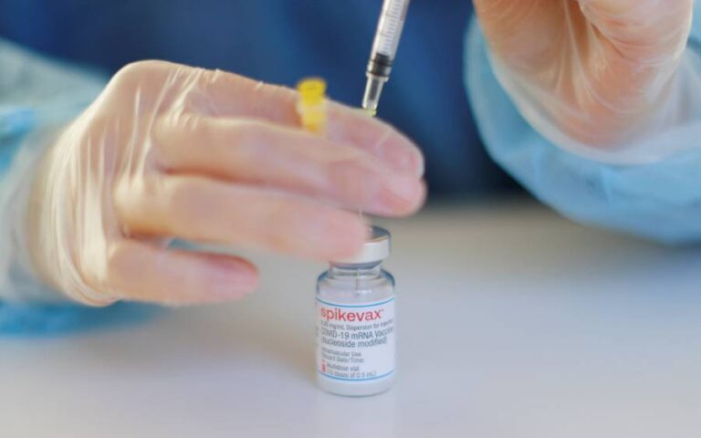 Moderna: Άρχισαν οι κλινικές δοκιμές του εμβολίου για την «Όμικρον»