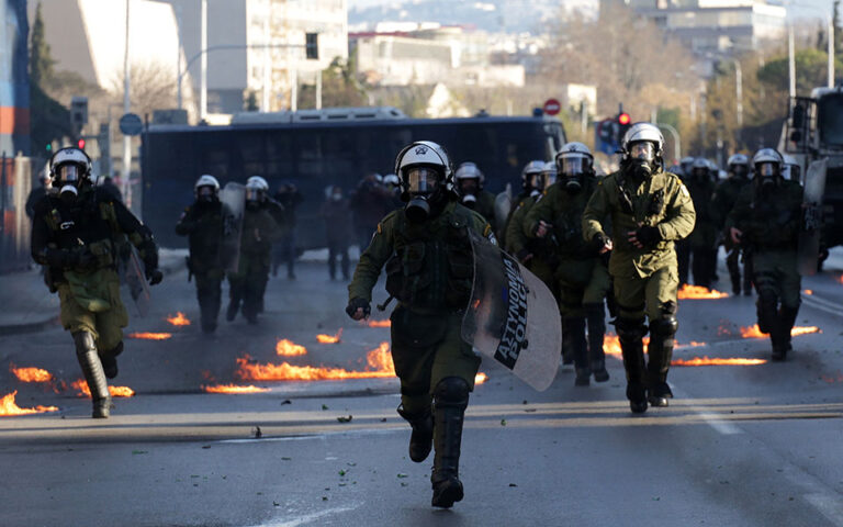 Θεσσαλονίκη: Επεισόδια στην πορεία αντιεξουσιαστών – Βίντεο