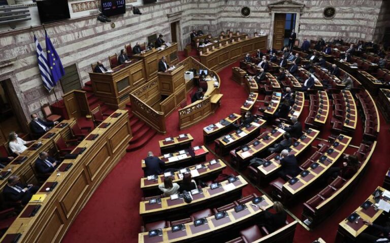 Βουλή: Επεισόδιο μεταξύ Πολάκη και Γεωργιάδη – Τους χώρισε η φρουρά