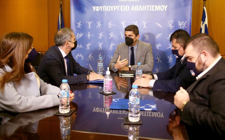 Δίωρη συνάντηση με τον υφυπουργό Αθλητισμού Λ. Αυγενάκη είχαν χθες οι εκπρόσωποι των δύο ποδοσφαιρικών Λιγκών. (INTIMENEWS)