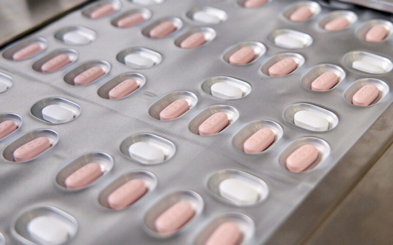 ΗΠΑ – Κορωνοϊός: Διπλασιάζουν την παραγγελία για το χάπι της Pfizer κατά της Covid
