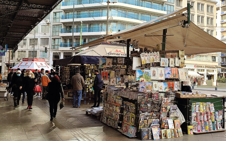 Από πόλη σε πόλη: Σάββατο με τους εφημεριδοπώλες της Αθήνας