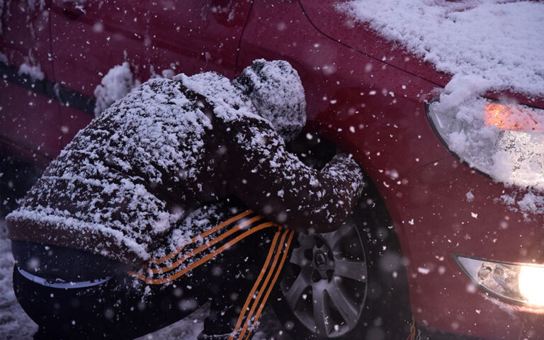 Χιονίζει στην Κοζάνη – Που χρειάζονται αλυσίδες