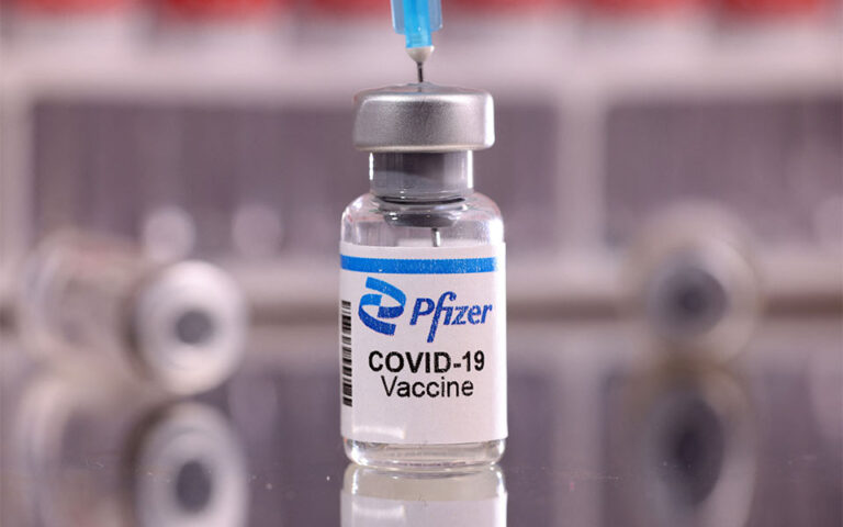 Εμβόλια: Επικρίσεις κατά Φον ντερ Λάιεν για το ντιλ με Pfizer – Κατηγορείται ότι «απέκρυψε» συνομιλίες με τον Μπουρλά